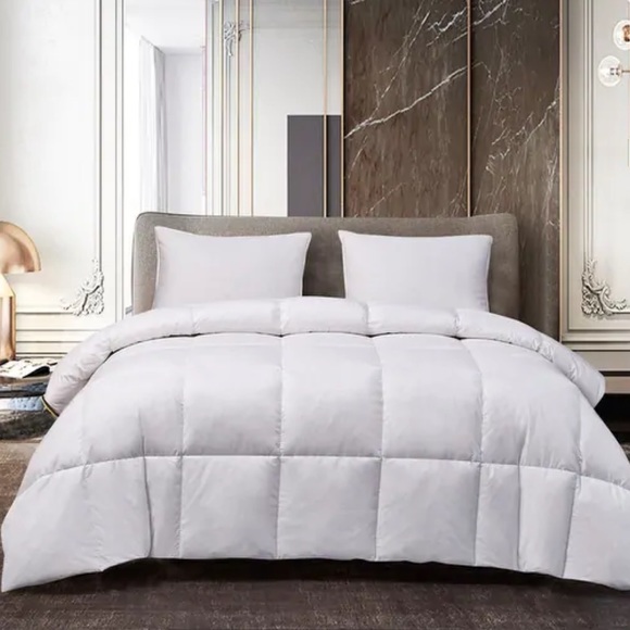 Full/queen feather and down comforter - Picture 2 of 7